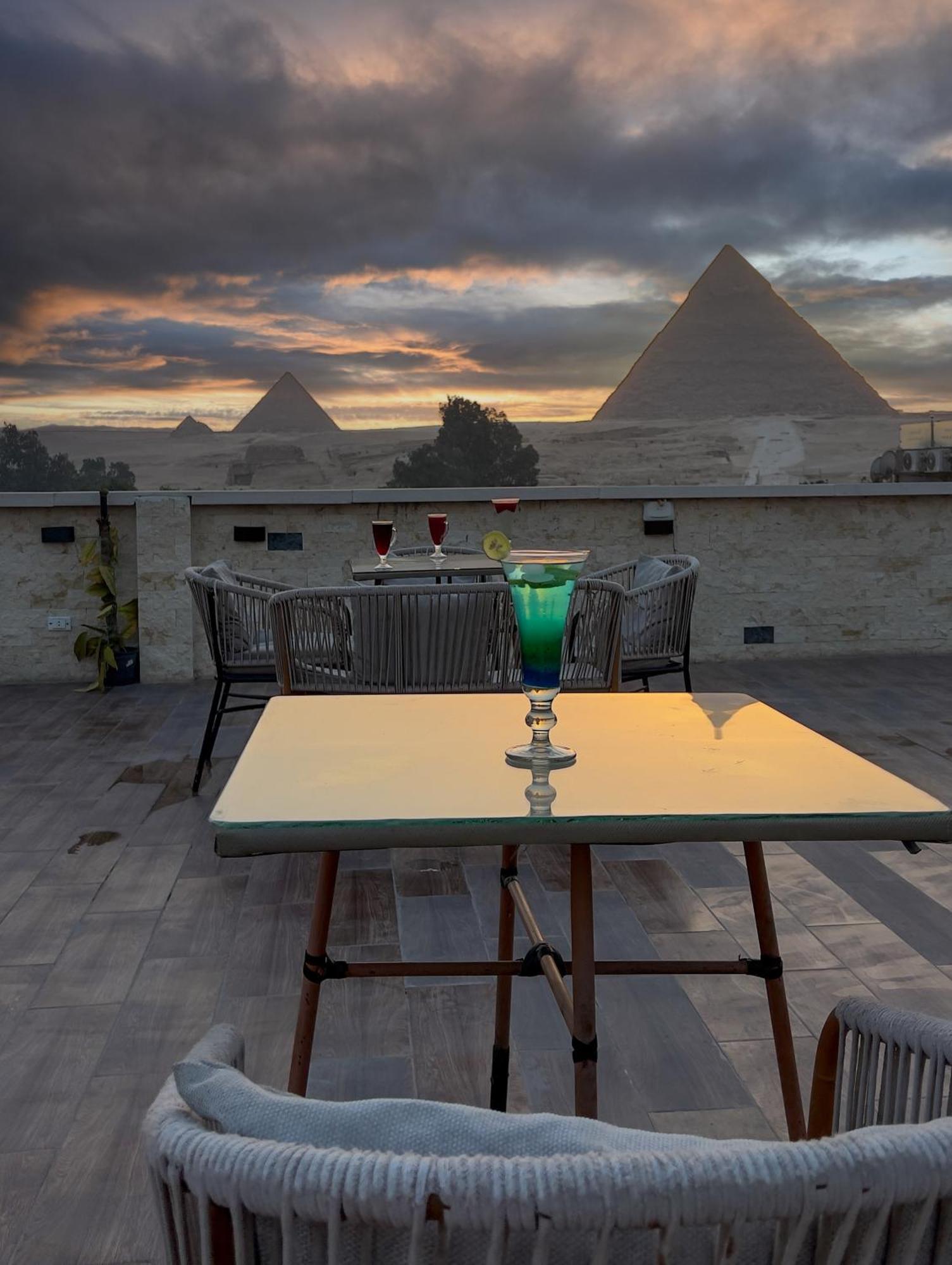 Pyramids Vista Inn Kafret el-Gabal Exteriör bild